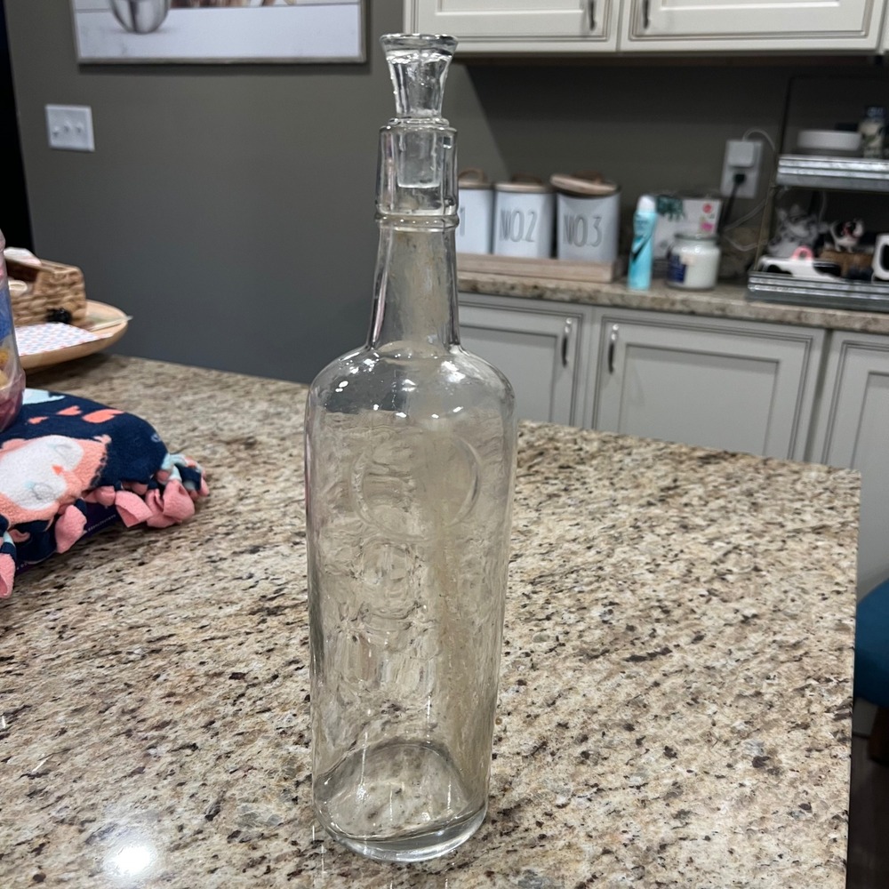 Vintage Clear Glass Decanter with Stopper Embossed Bottle Home Bar Decor 10